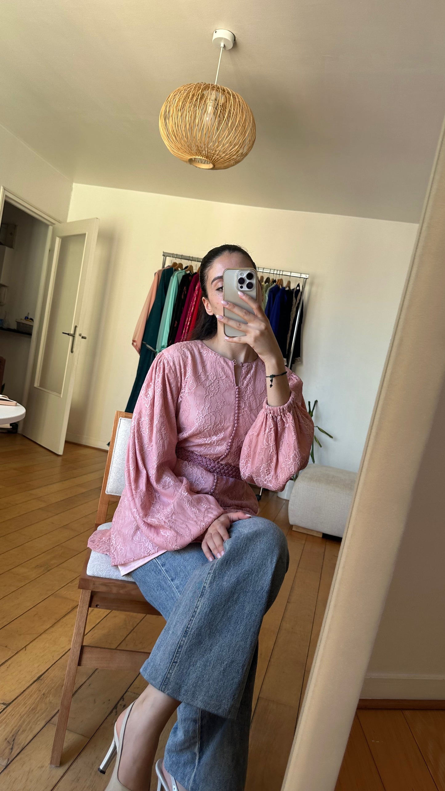 Haut Traditionnel "Rêve d'Orient" en Soie et Dentelle - Rose